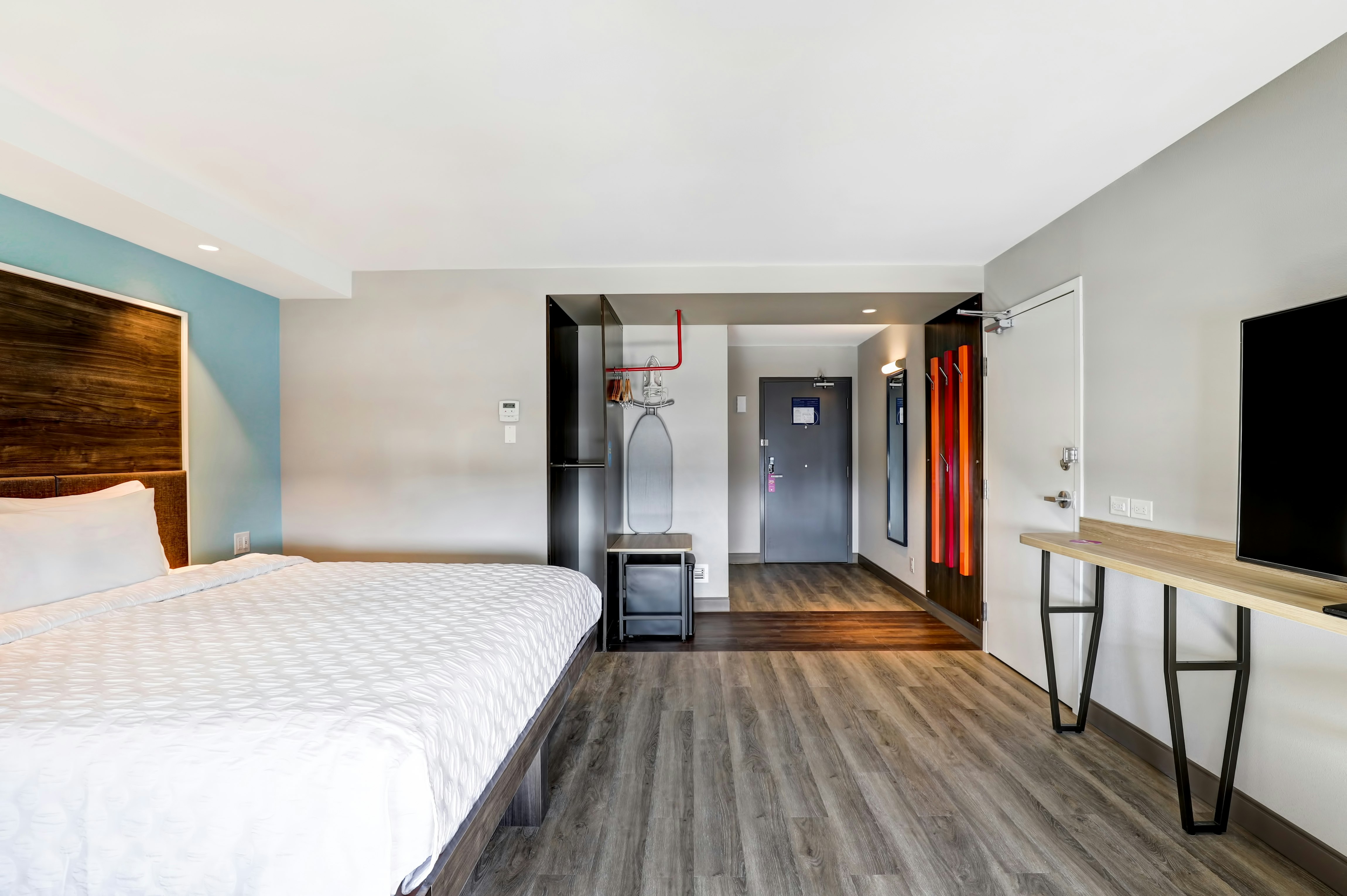 ROOM, KING BED, ACCESSIBLE