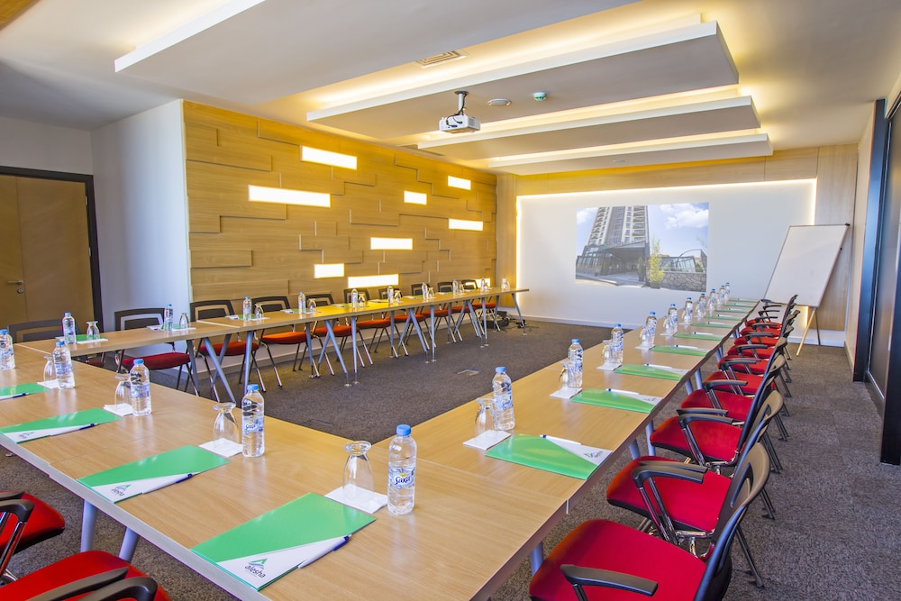ALESHA SUITE HOTEL 32/39
