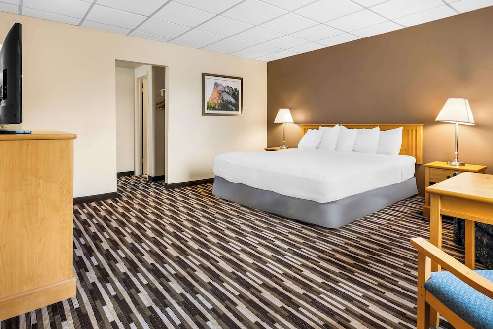 Standard, King Bed, Ground Floor
