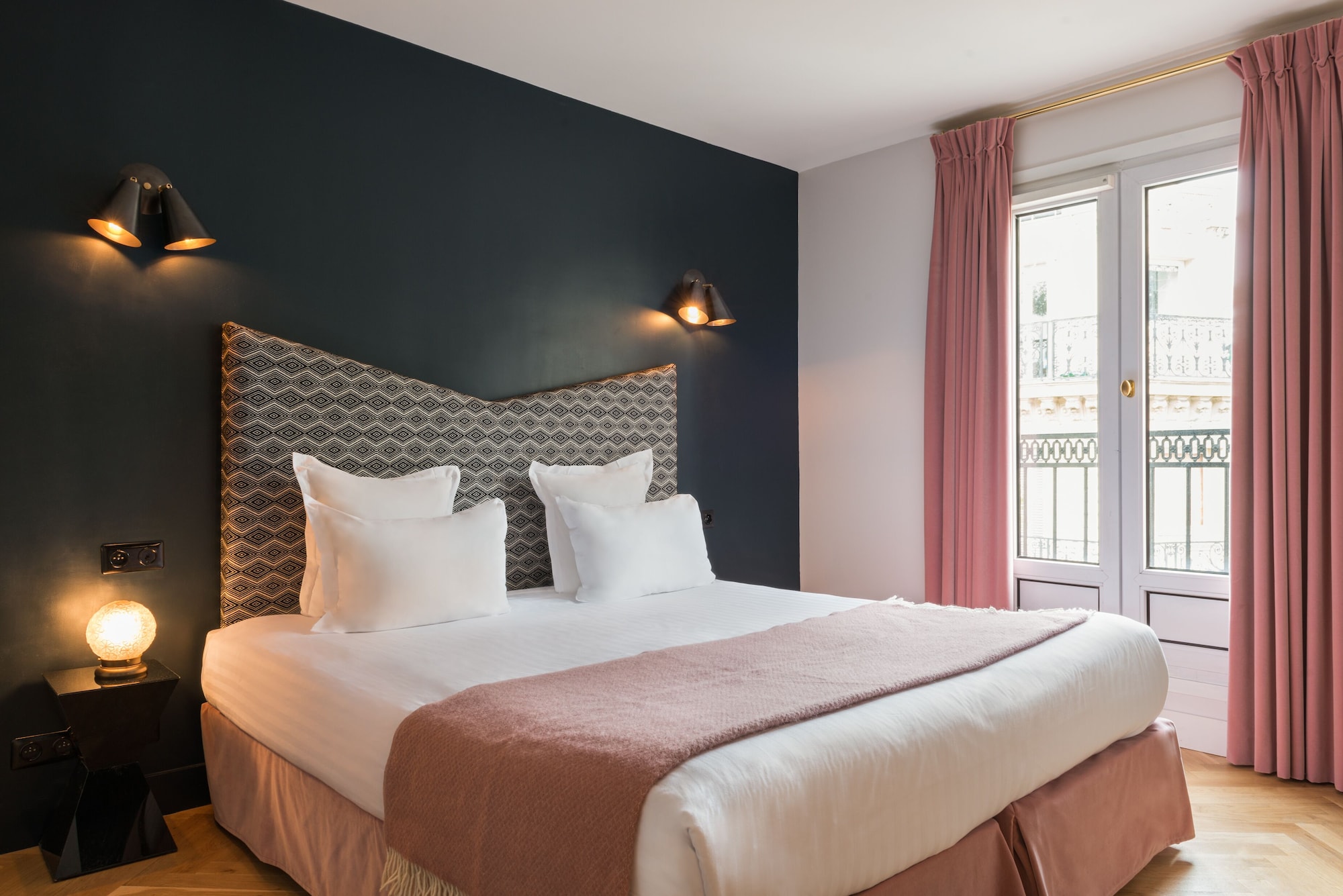 SUPERIOR, DOUBLE OR TWIN BED