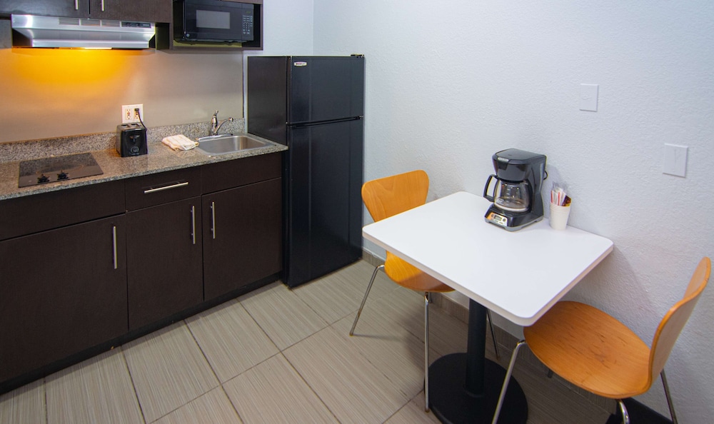 Studio 6 Extended Stay - Coral Springs, FL - Fort Lauderdale 45/60