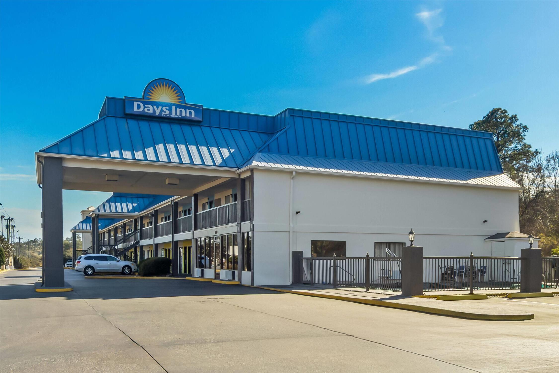 Days Inn by Wyndham Ocean Springs 11/32