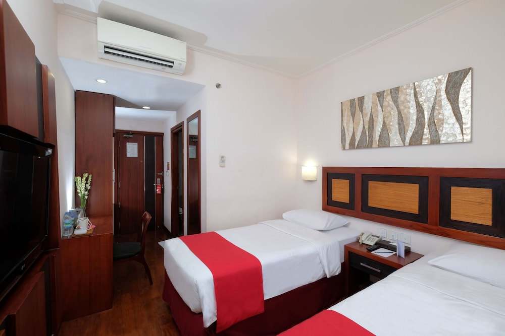 SUPERIOR, TWIN BEDS, CITY VIEW