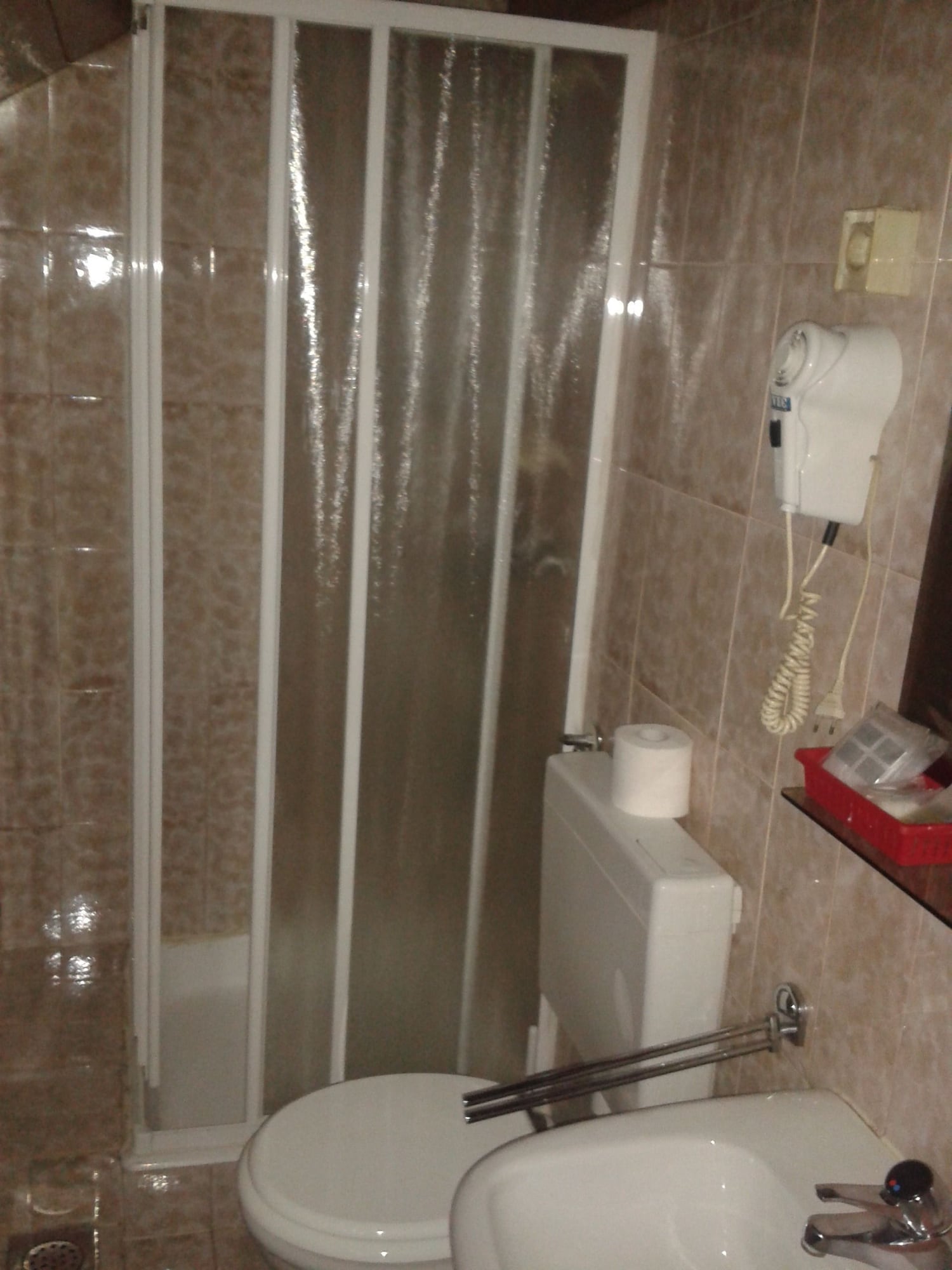 ROOM, QUADRUPLE