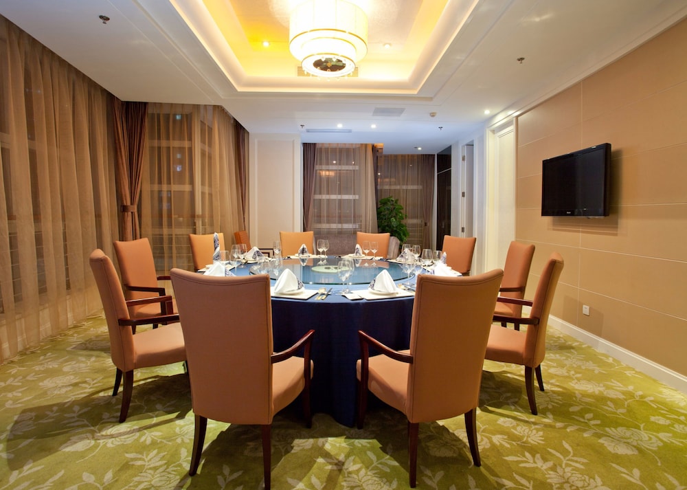 New Century Hotel Qingdao 60/73