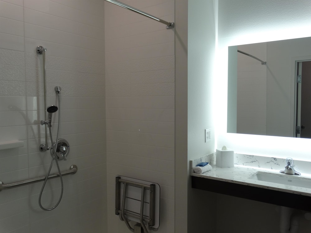 Best Western Plus New Richmond Inn & Suites 14/40