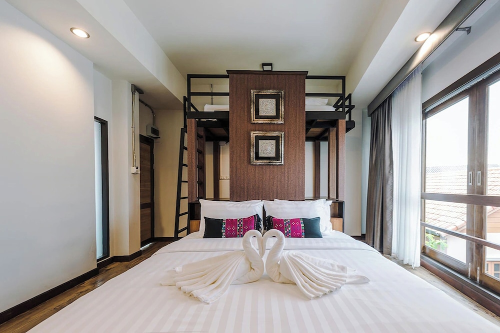ROOM, TRIPLE