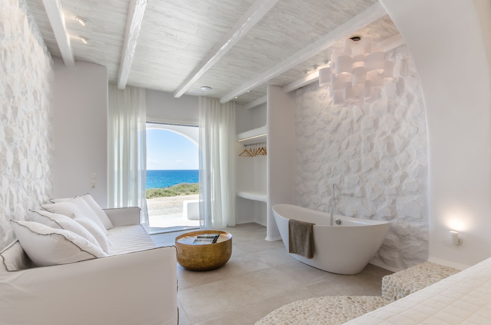 Cyano Suites 18/25