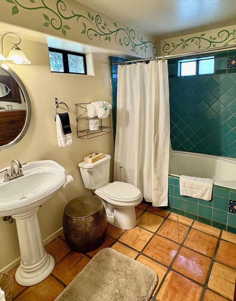 Blue Iguana Inn 63/64
