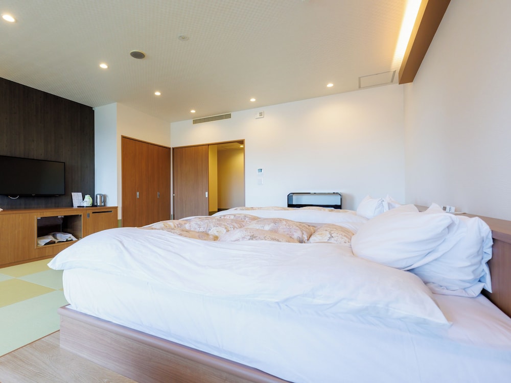 JAPANESE WESTERN, EAST, TATAMI