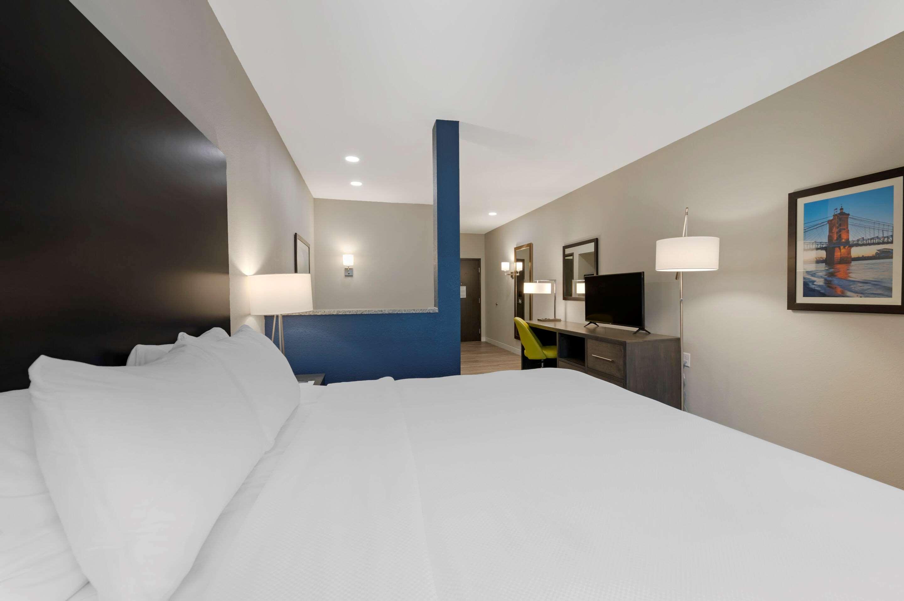 SUITE, KING BED