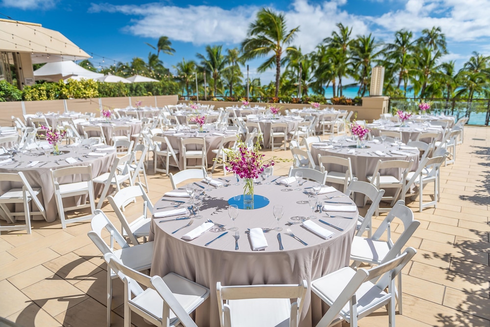 Hyatt Regency Waikiki Beach Resort and Spa 35/50
