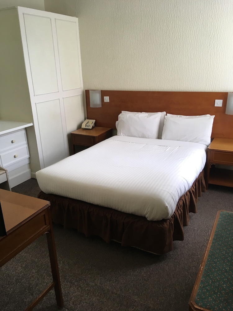 Balmoral Hotel 8/48