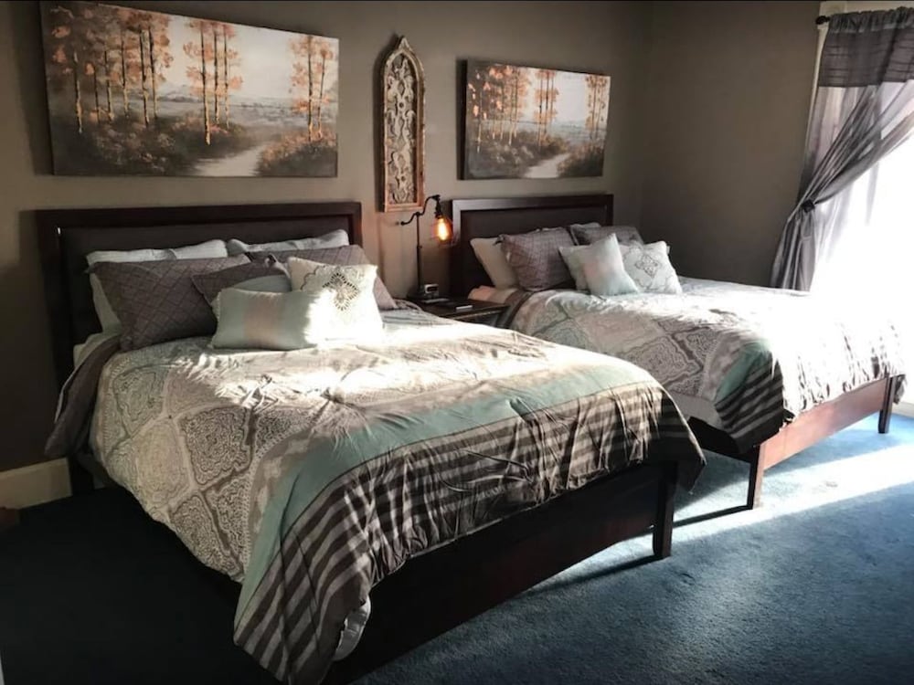 Evans Holly Grove Inn Bed and Breakfast 4/19