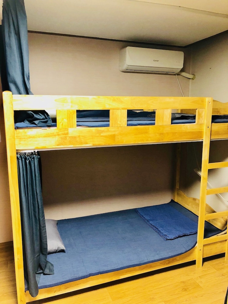 High Street Guest House 42/50