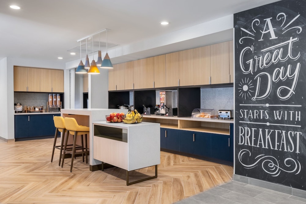 Towneplace Suites by Marriott Brunswick 5/24
