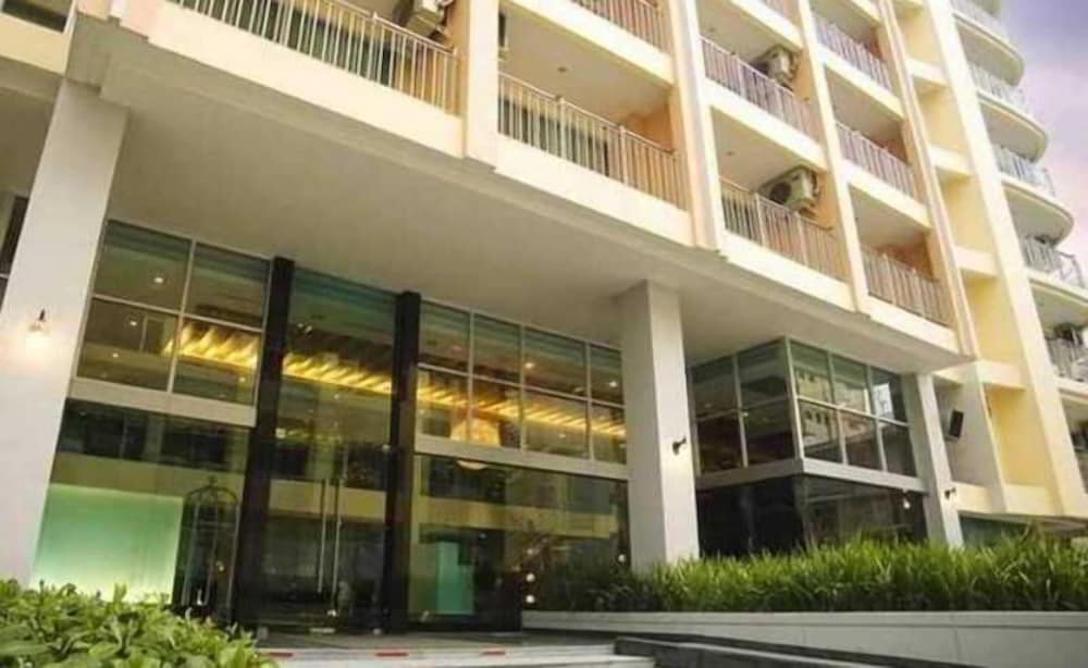 Golden Pearl Residences 6/50