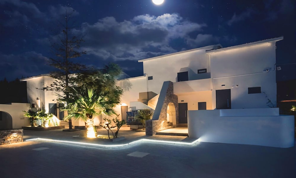 Aelia Suites 9/63
