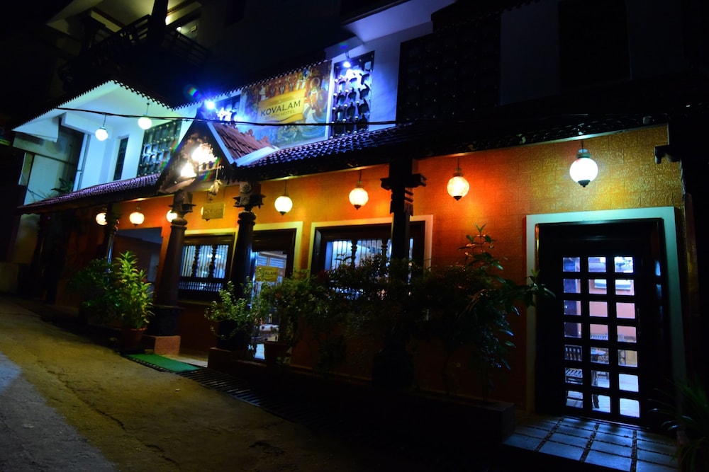 KOVALAM BEACH HOTEL 2/36