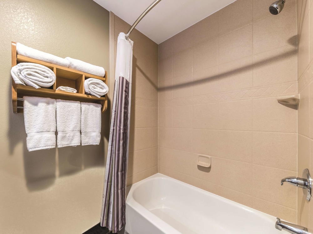 La Quinta Inn & Suites by Wyndham Tulsa - Catoosa Route 66 36/36