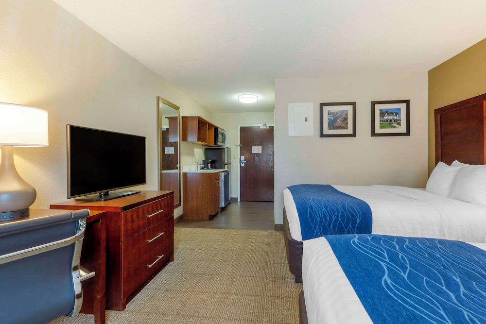Efficiency, 2 Queen Beds, Kitchenette