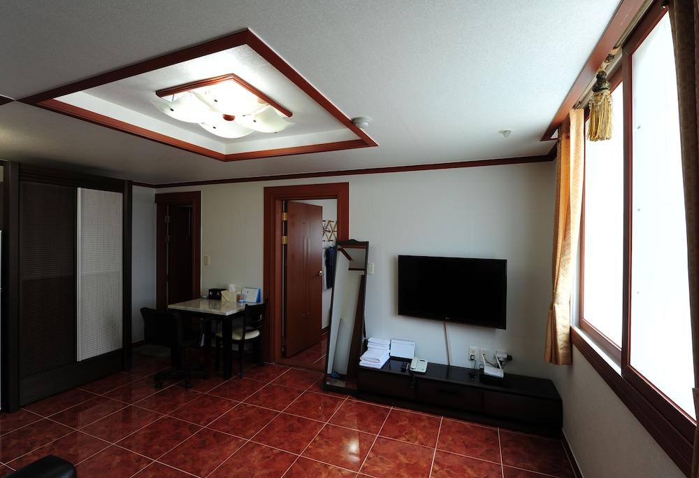 Hi Hotel 14/26