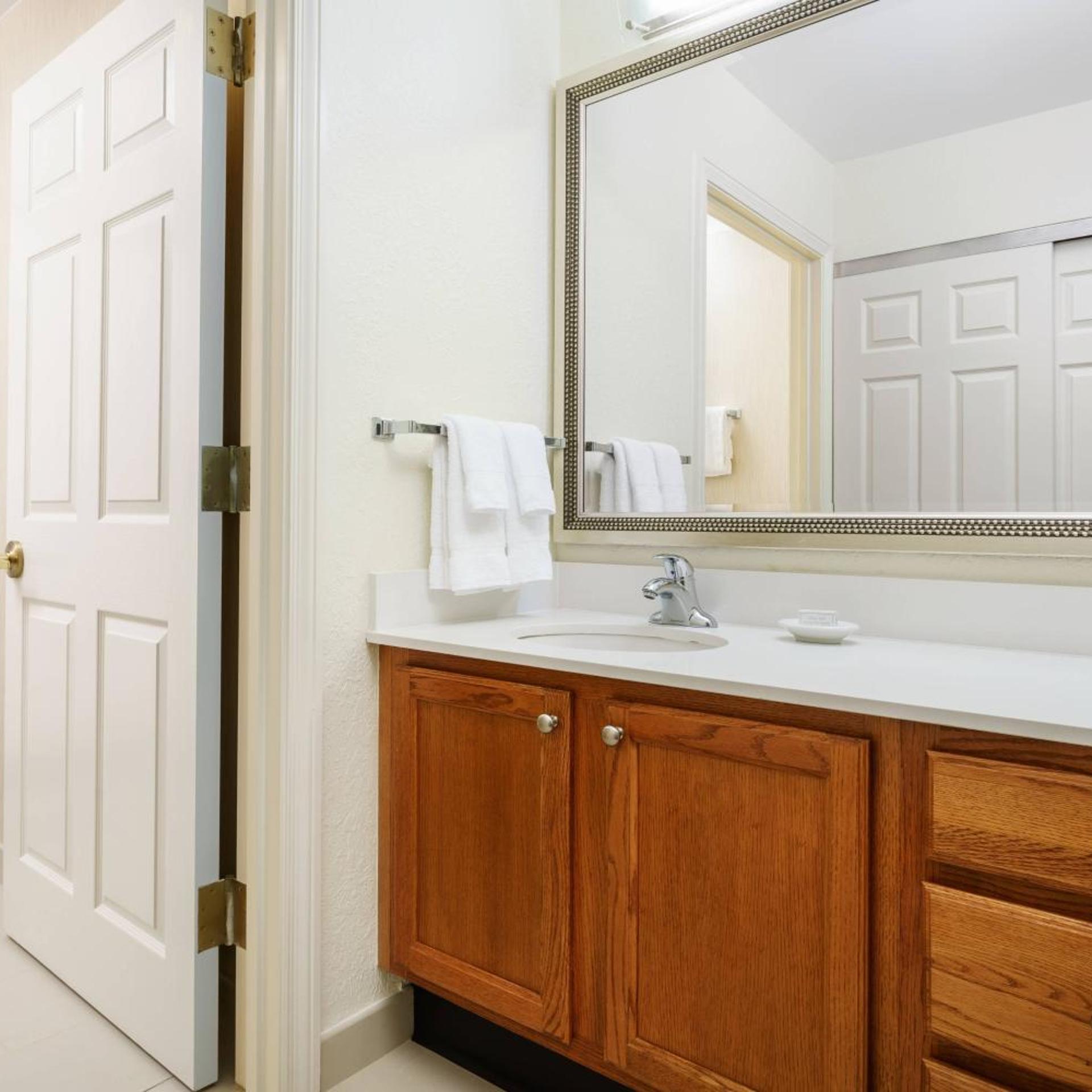 1 Bedroom, Suite, Queen Bed