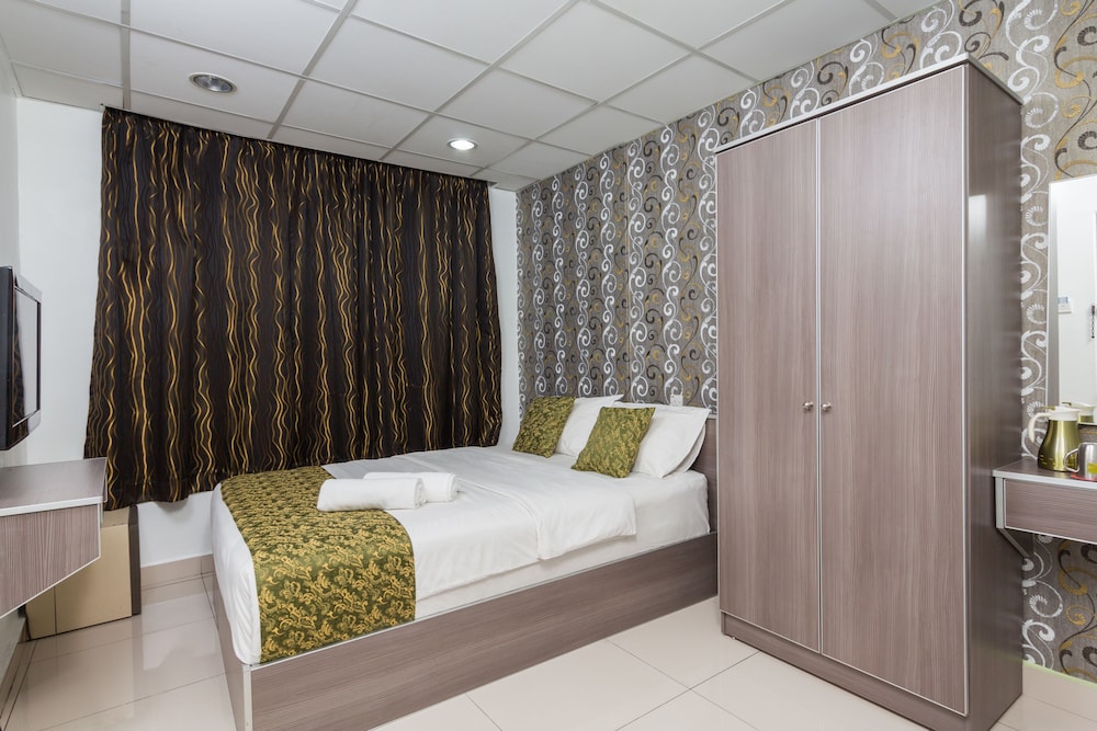 SUPERIOR, QUEEN BED
