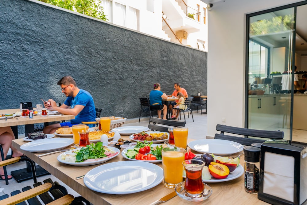 Leonis Hotel 31/50