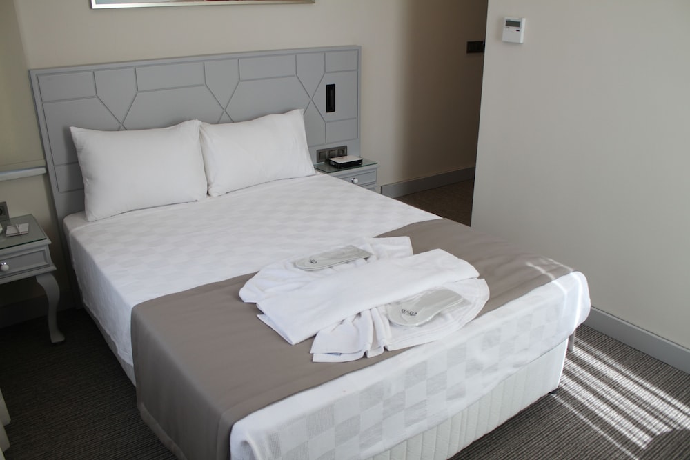 Triada Otel 27/76