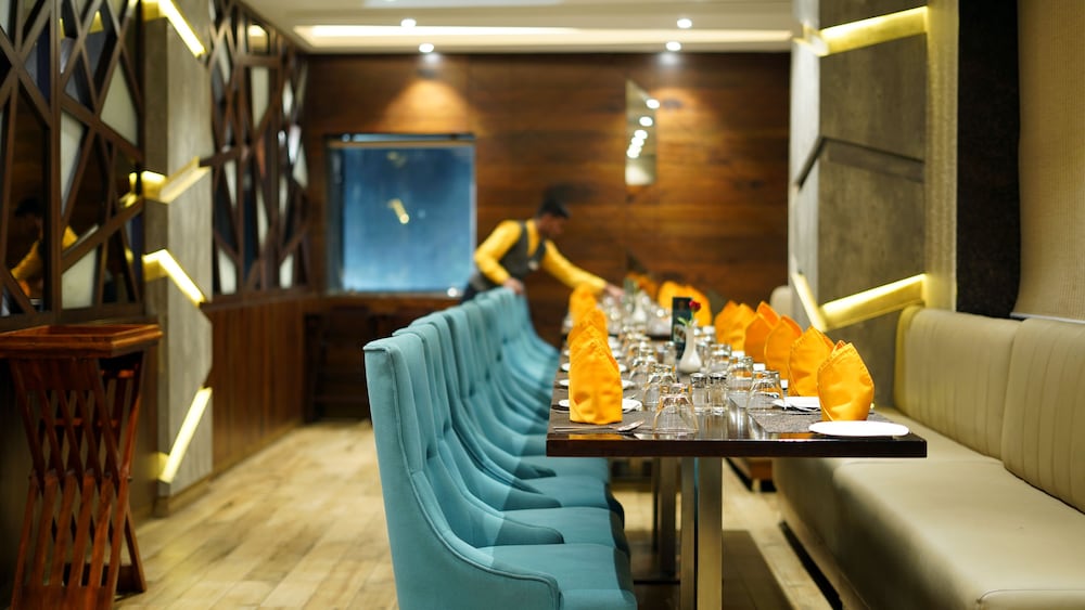 Hotel Saffron Crest 32/40