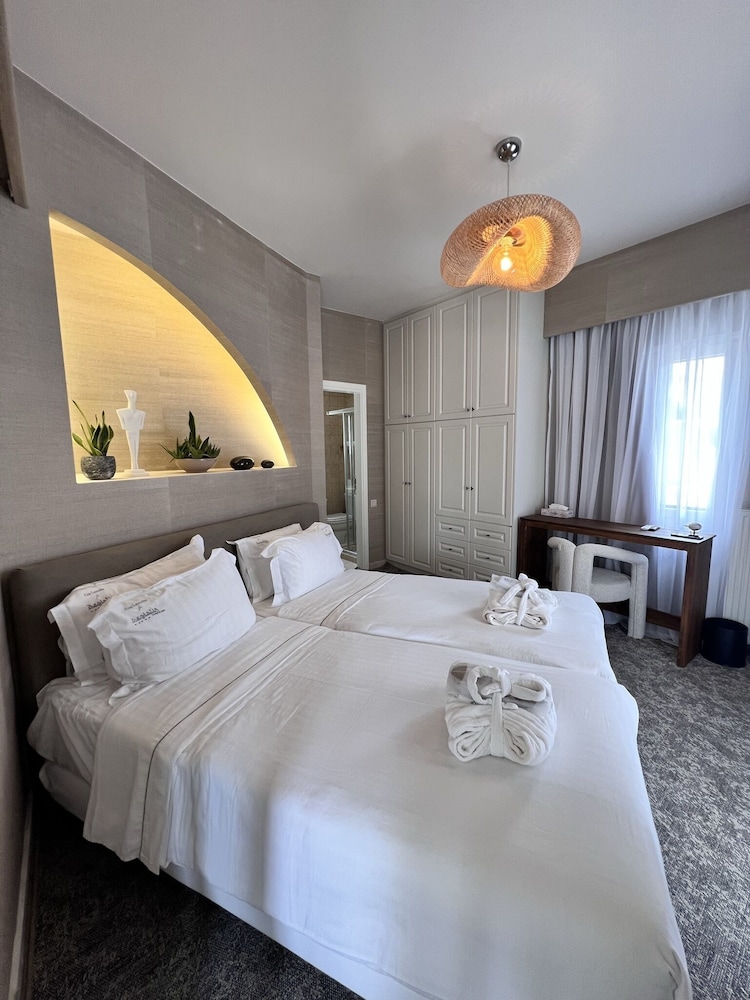 Deluxe, King Bed, Outdoor Jetted Tub