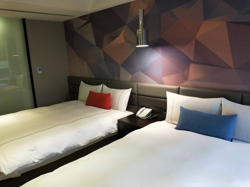 CHECK inn Taichung Wenxin Zhongqing 14/64