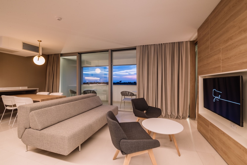 Joel Hotel 50/66