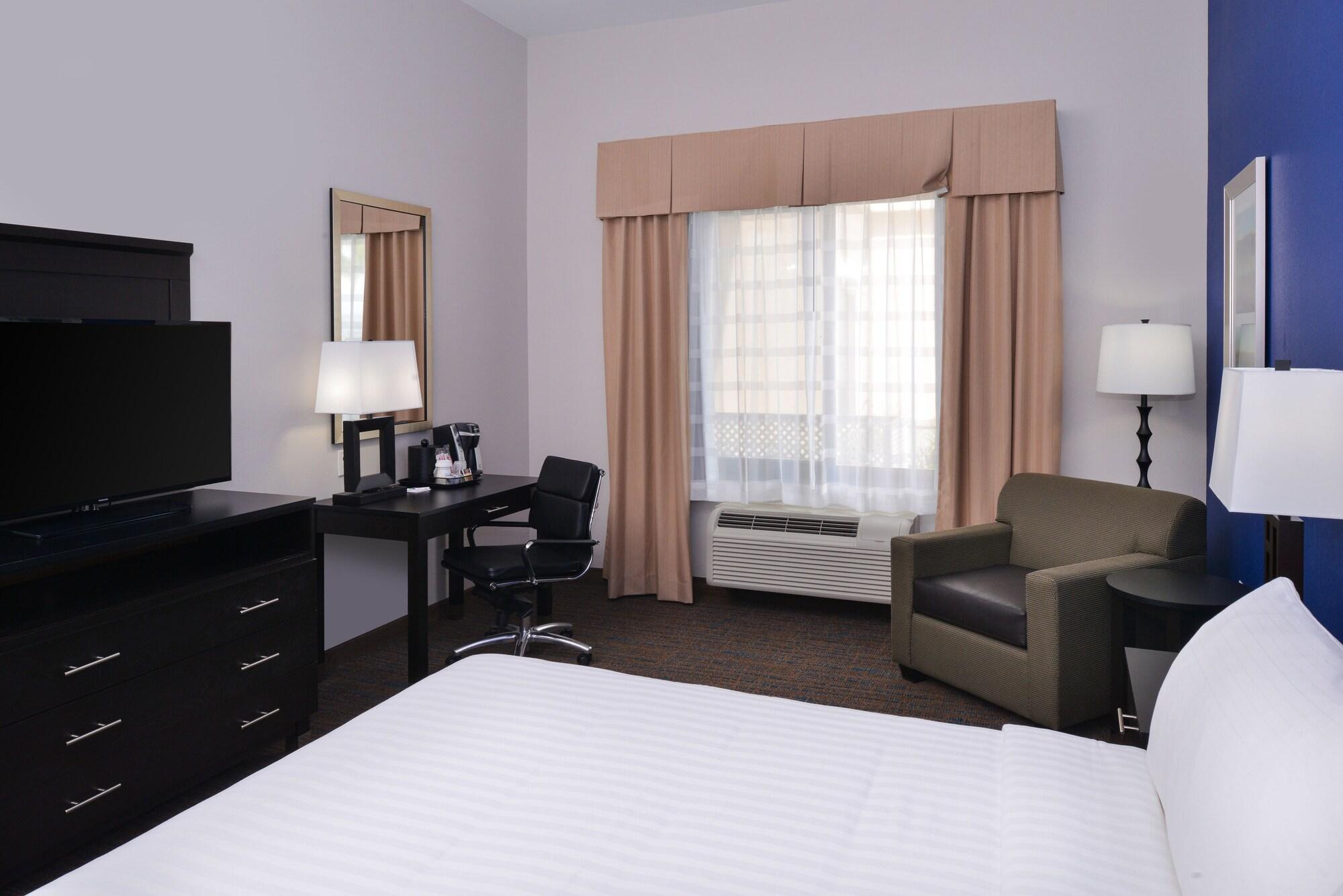 suite, multiple beds