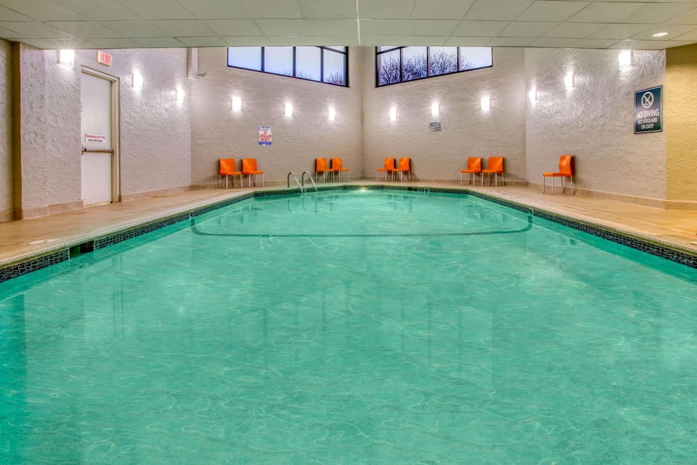 La Quinta Inn & Suites by Wyndham Minneapolis Bloomington W in BLOOMINGTON - MN