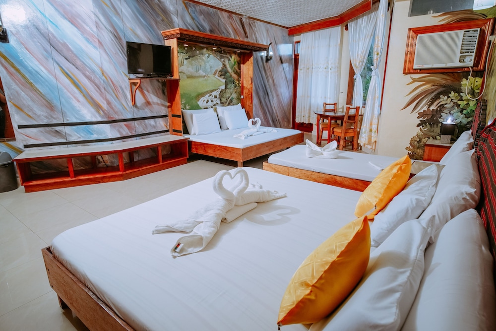 VIP or Family, 1 Single and 2 Queen Beds