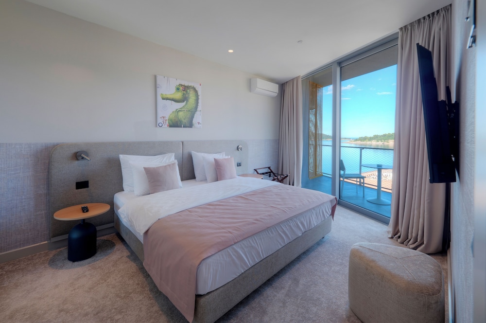 Sea Star Hotel 10/50