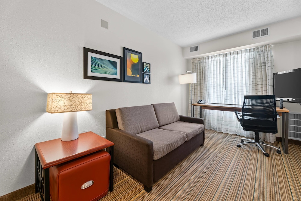 MainStay Suites Appleton Airport - Fox River Mall Area 26/46