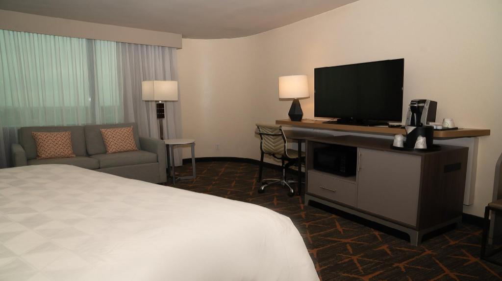Deluxe, King Bed, Accessible