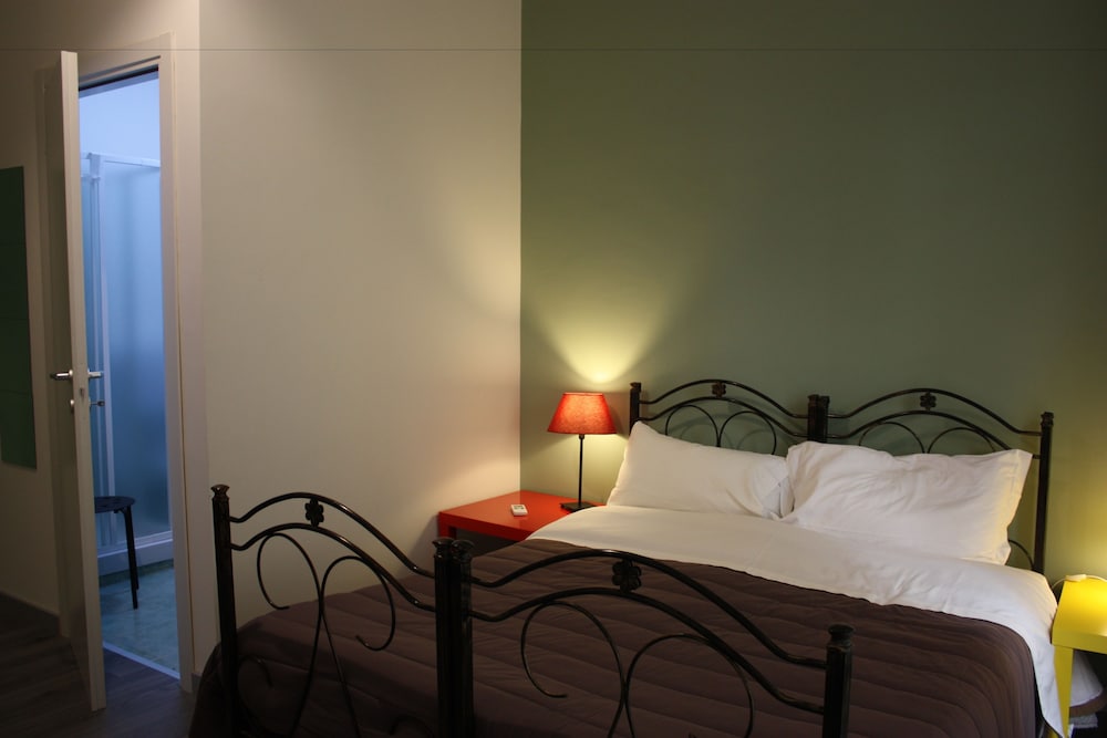 1 BEDROOM, CLASSIC, PRIVATE BATHROOM