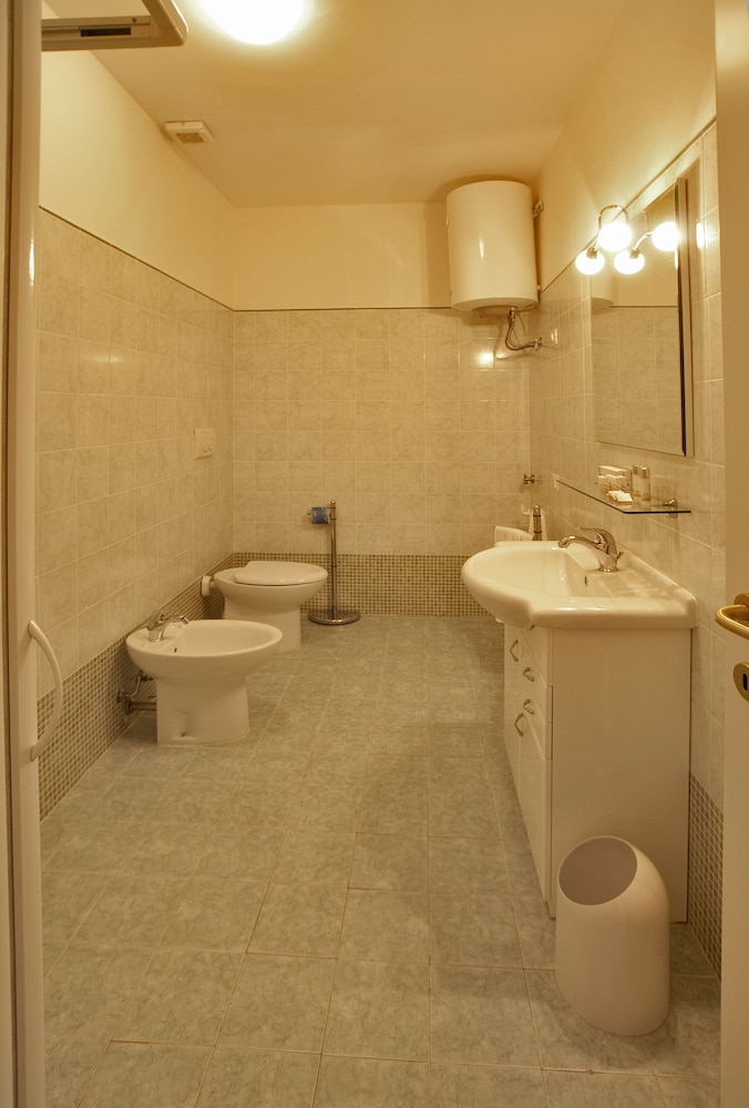 Borgo Etrusco S.P.A. 33/35