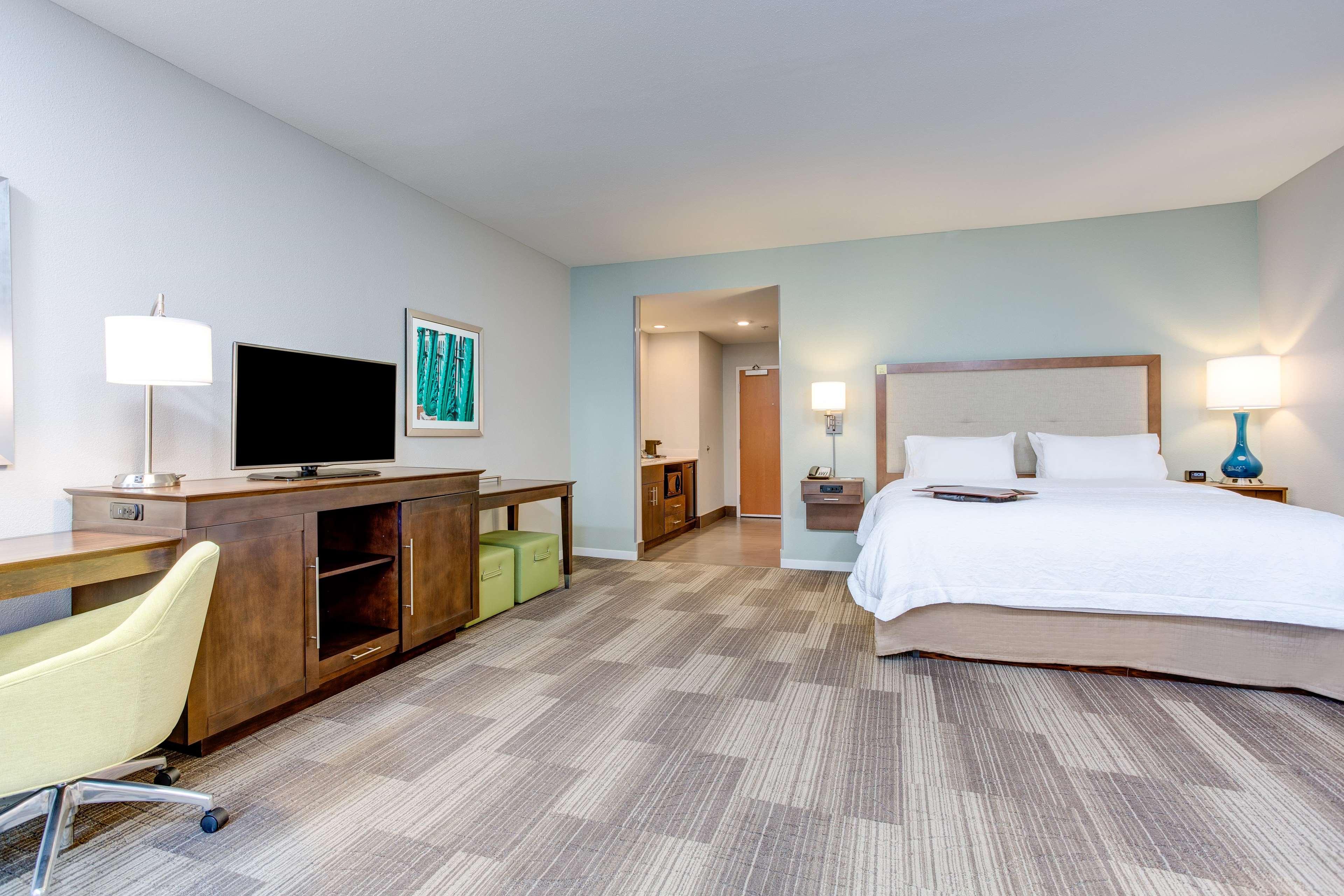STUDIO, SUITE, KING BED