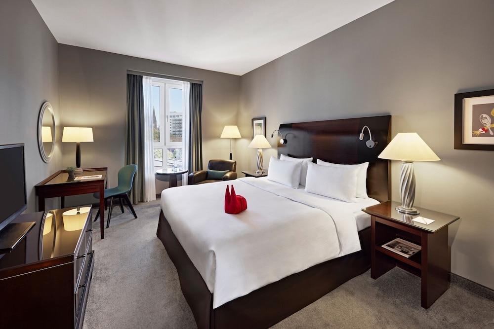 DELUXE, KING BED