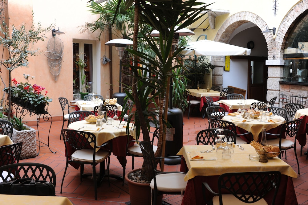 Alessi Hotel Trattoria 55/72