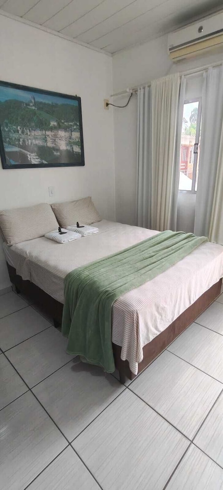 5 People, Family, 1 Double and 3 Single Beds