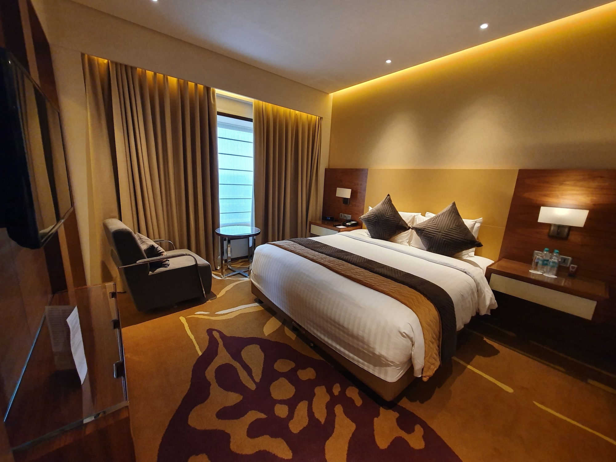 Room, King Bed, Pool View