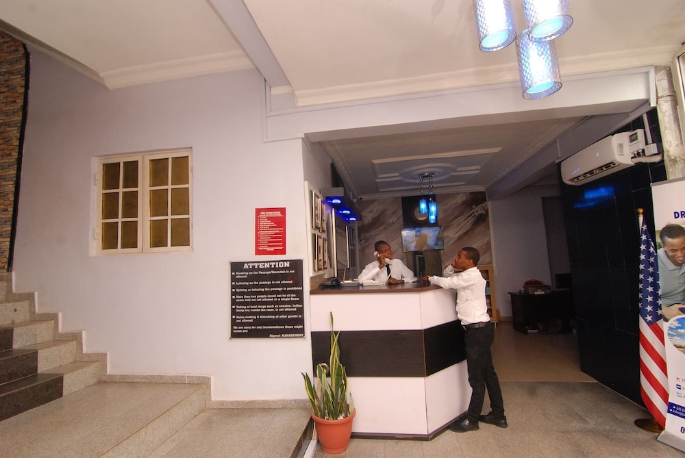 Silverland Hotel And Suites 5/36