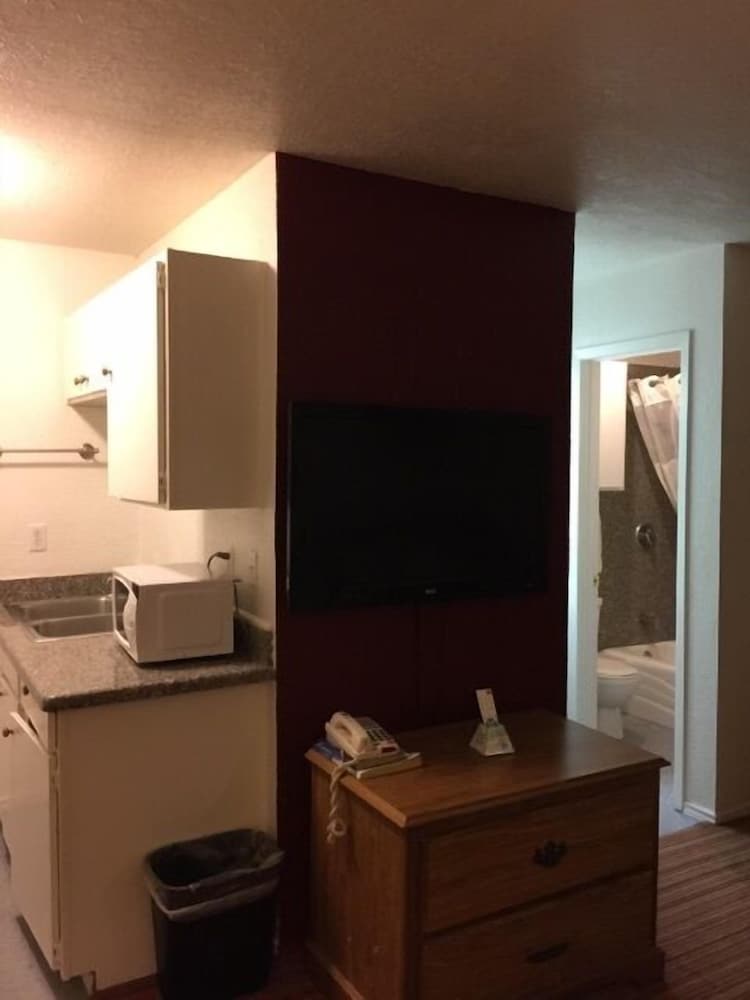 Ranch House Inn and Suites 26/28
