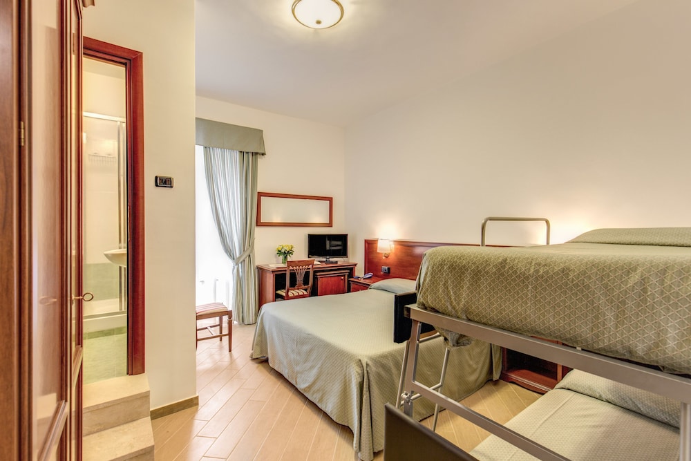 Hotel Flavio Rome 27/33